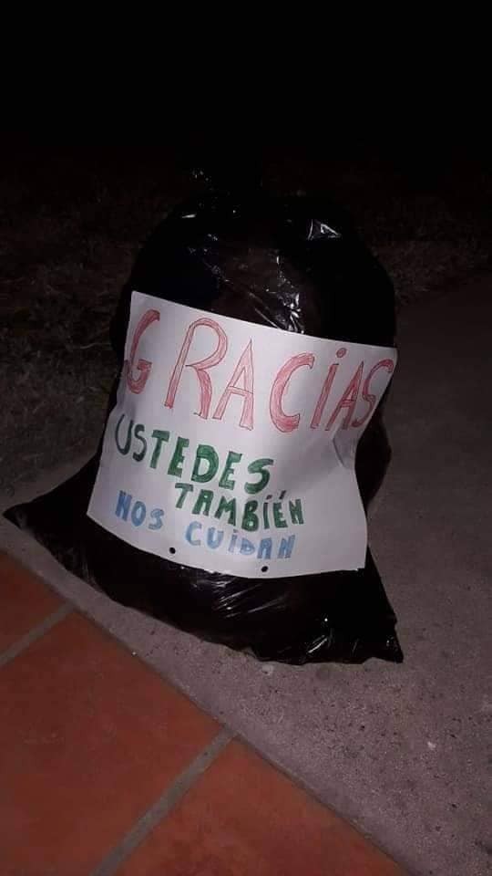 Vecinos de San Justo dejan mensajes a recolectores de residuos